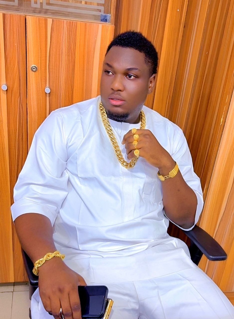Baron Gold client styled in a gold Cuban chain, ring and bracelet