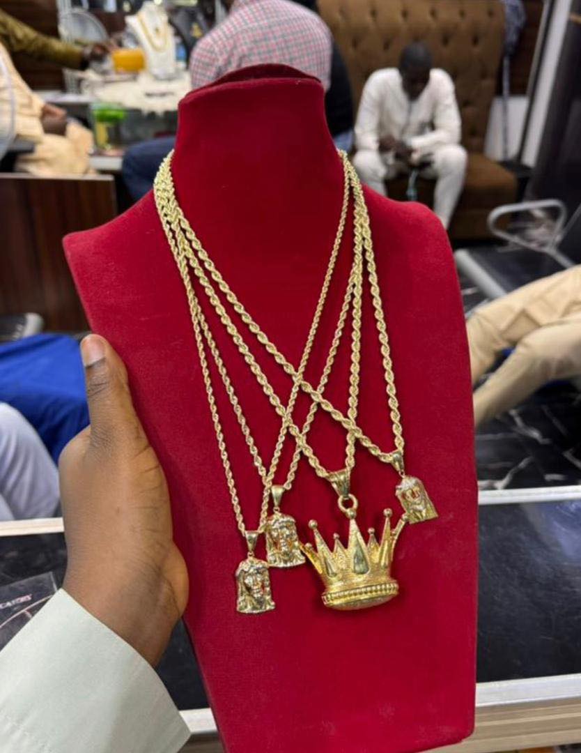 Crown and piece pendants