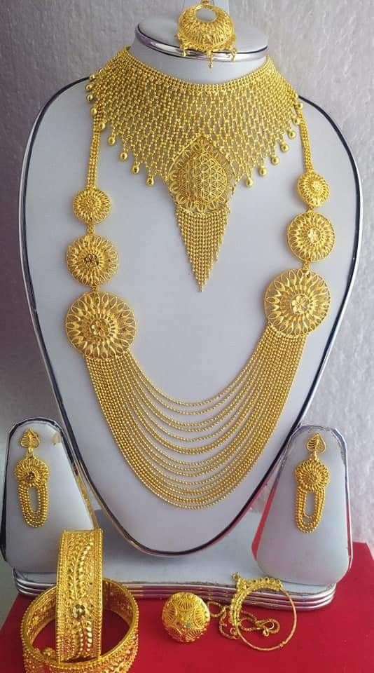 Gold Dubai bridal set with bangles