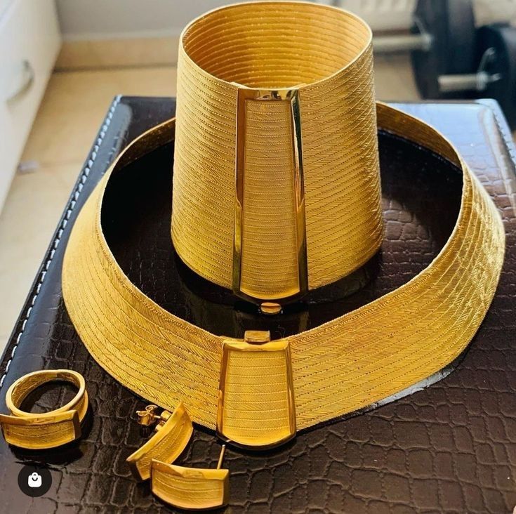 Wide gold cuff collar set