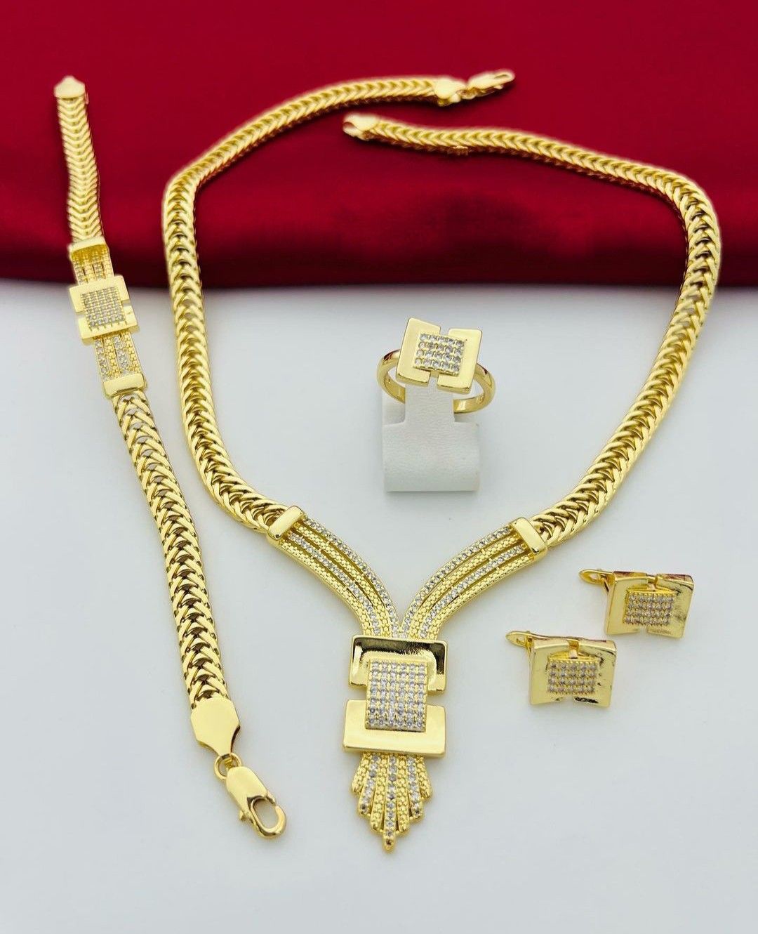 Gold jewelry set