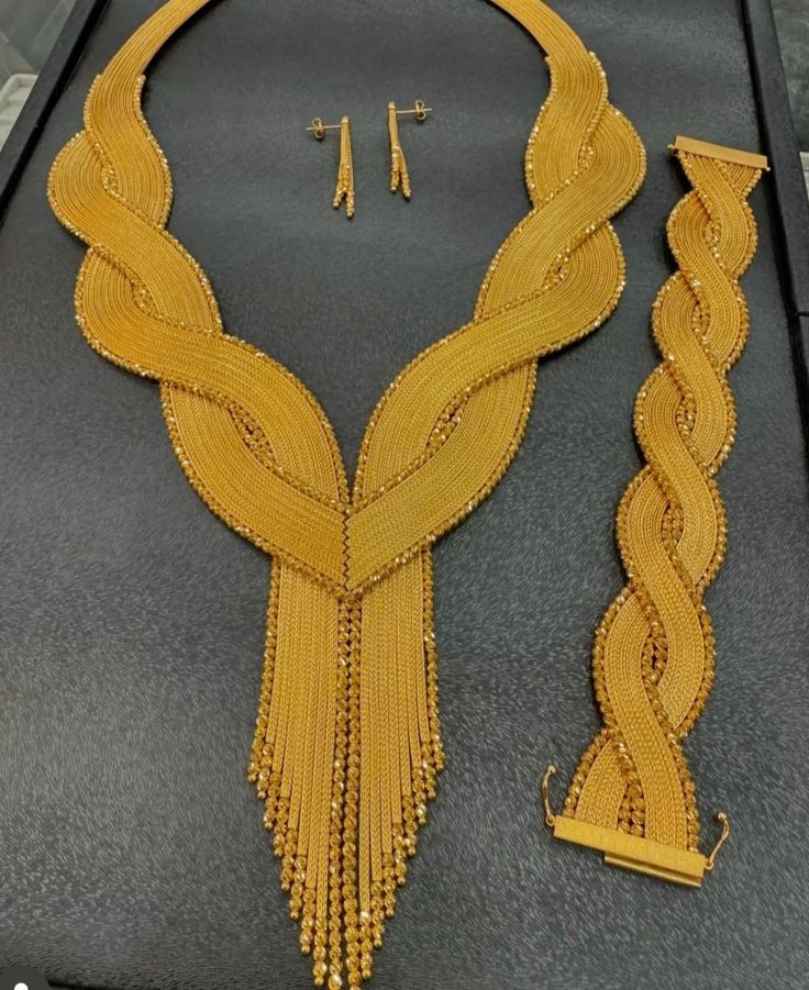Woven gold jewelry set